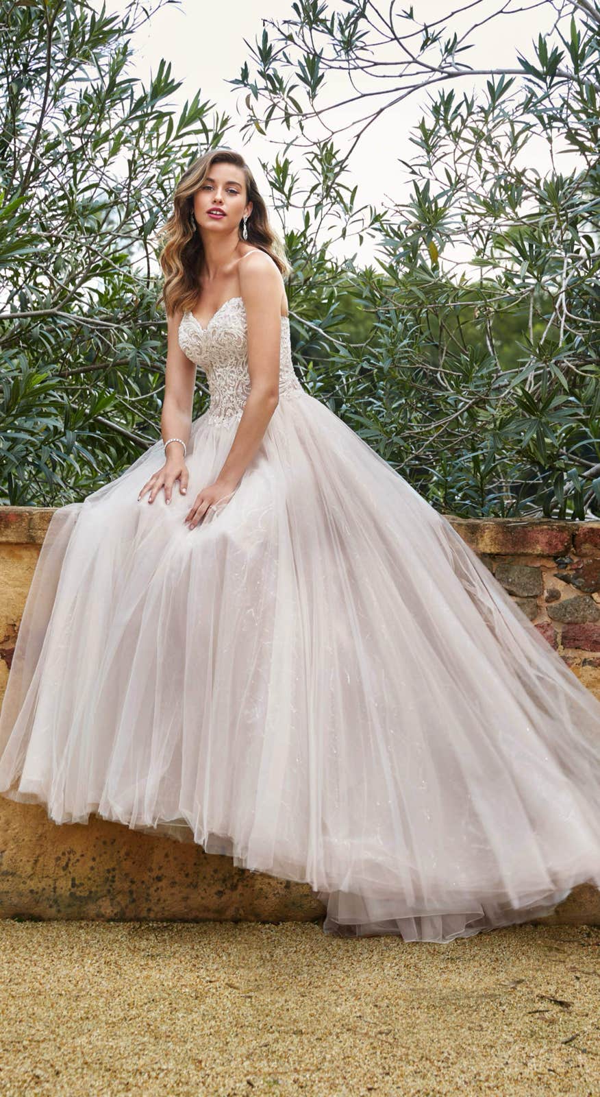 50594  Ein wunderschönes Hochzeitskleid im Prinzessin Stil