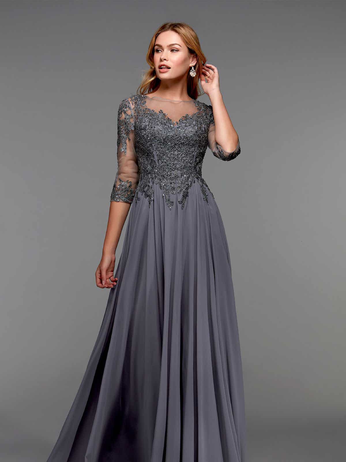 51120 Ein elegantes Abendkleid aus Spitze und Chiffon.