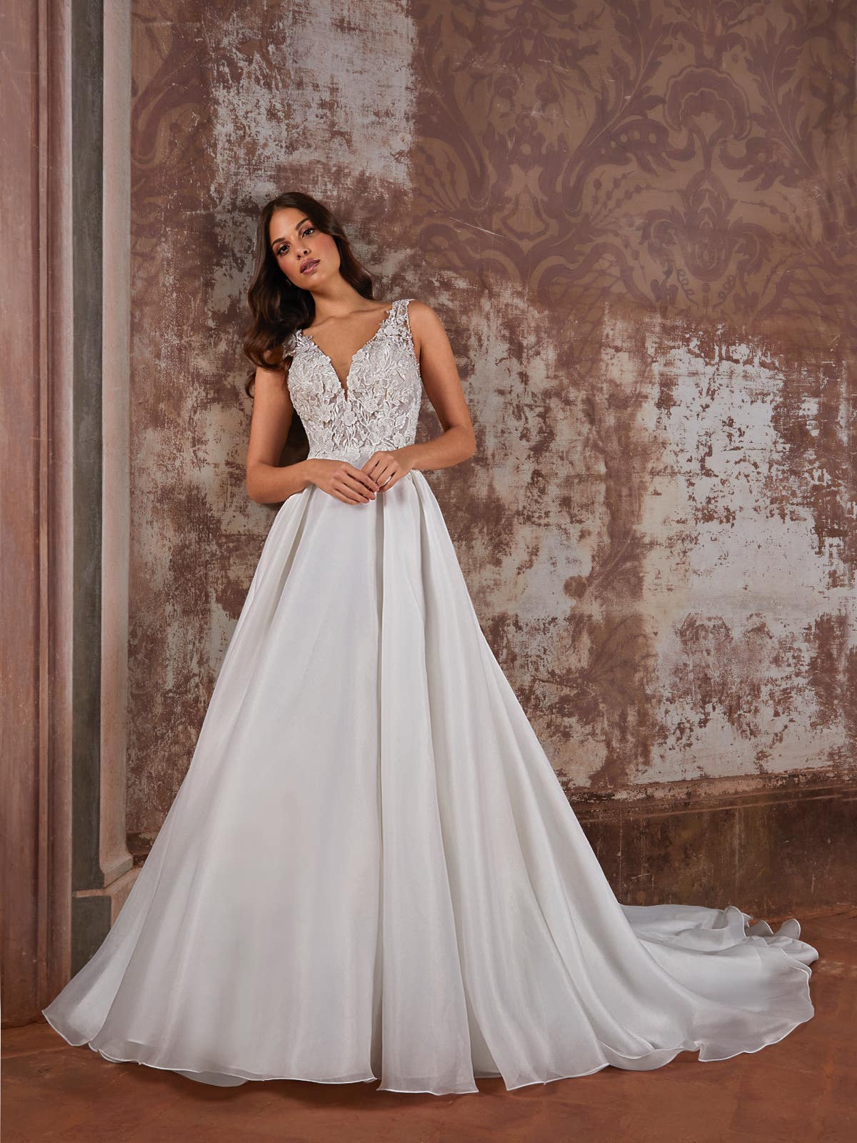 19727 Ein romantisches A- Linien Brautkleid aus Tüll