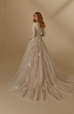 51866  Zeitlose Romantik stahlt dieses Brautkleid aus