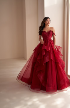 Prinzessinnen-Abendkleid FM52311 in Hellblau mit Glitzertüll und floraler Spitze – erhältlich bei FM Braut- und Abendmode in Sandkrug bei Oldenburg.