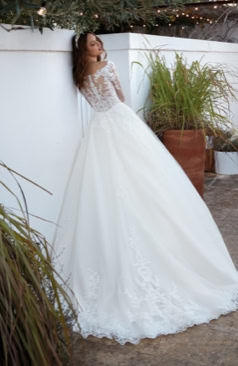 51145 Ein wunderschönes Brautkleid im Prinzessinnen-Stil 