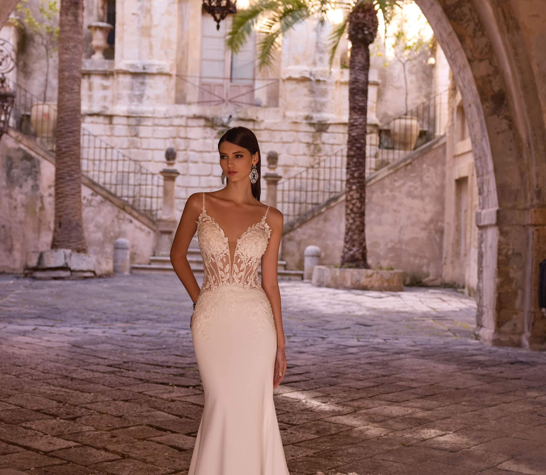 fm-brautkleid-fm52247-fit-and-flare-spitzen-corset-mit-schleppe-sandkrug-oldenburg