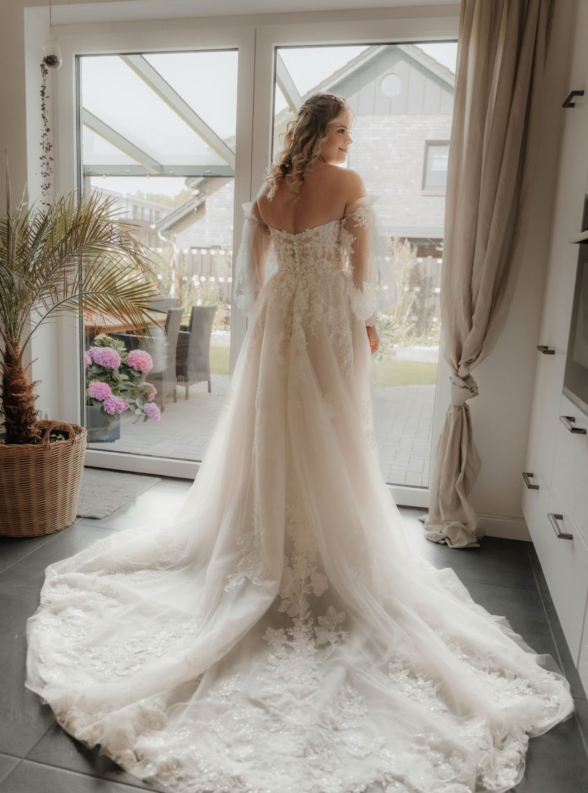 fm brautmode, brautmode oldenburg, moderne brautmode, brautkleider, 