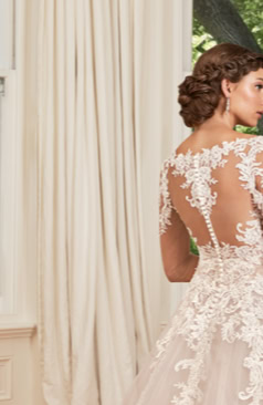 Ein wundervolles Brautkleid mit Ärmeln aus Tattoo-Spitze