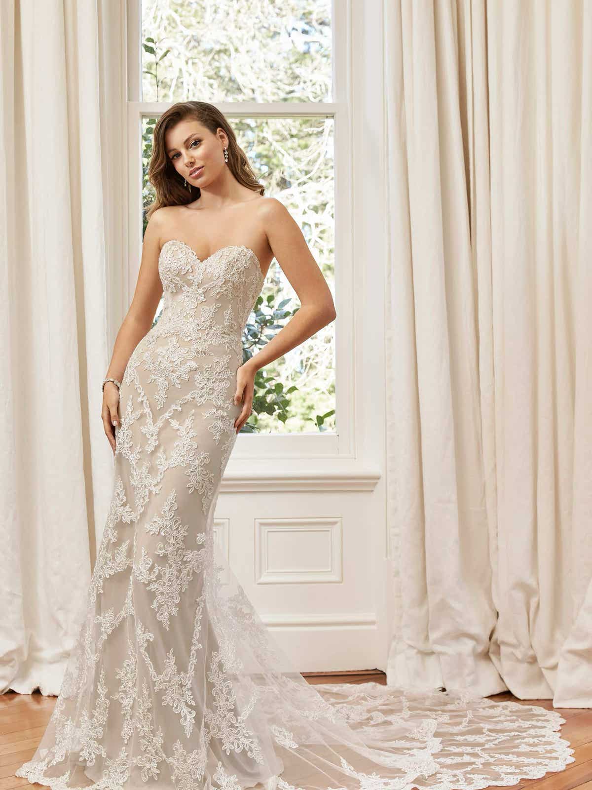 50595 Fit-and-Flare Hochzeitskleid aus Tüll und Allover Spitze
