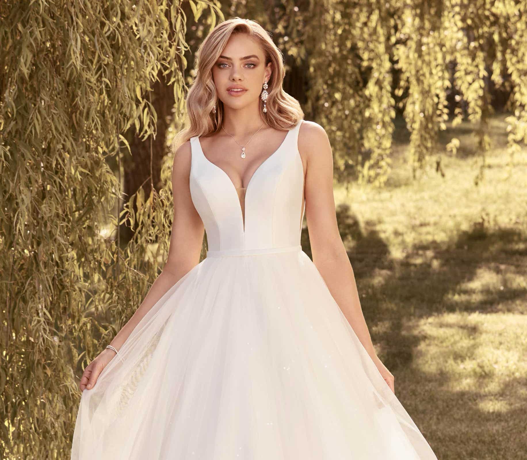 50640 Ein elegantes Prinzessinnen-Hochzeitskleid aus Tüll und Mikado 
