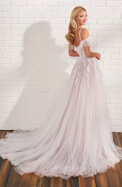 50825 Ein Traum aus Tüll und faszinierenden detailreichen Spitzenapplikationen