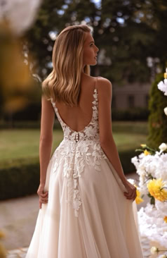52256 A-Linien-Brautkleid mit floraler Tattoo-Spitze und Tüllrock