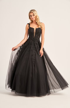 Langes Abendkleid FM52310 in dunklem Pflaumenton mit Glitzertüll und Spitzenapplikationen – erhältlich bei FM Braut- und Abendmode in Sandkrug bei Oldenburg.