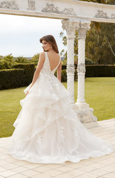 50828 Ein besonderes Volant Hochzeitskleid mit einem V-Ausschnitt 