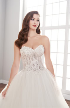 51689 Ein unglaublich romantisches Brautkleid für echte Prinzessinnen