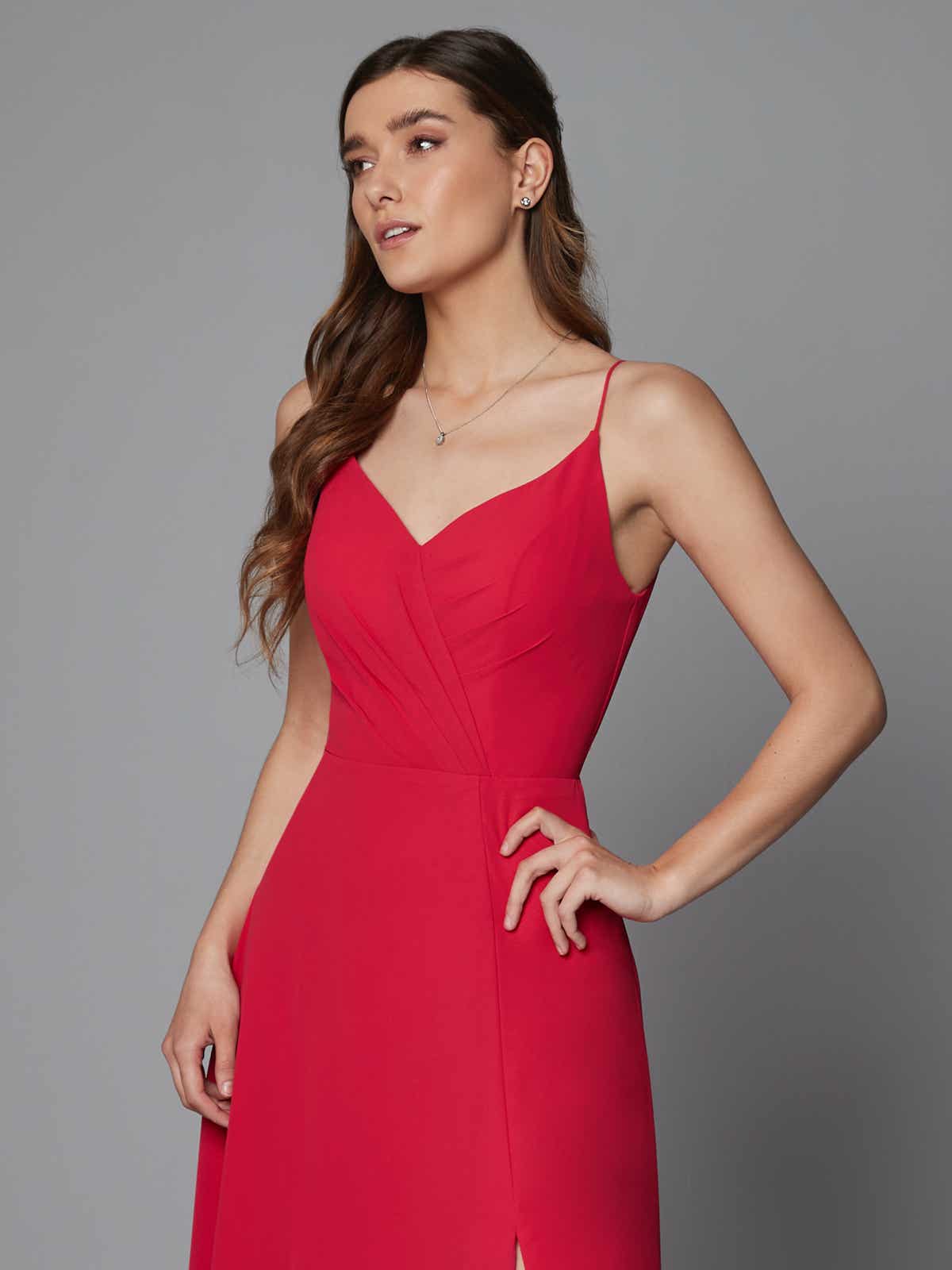 51863 Leichtes und luftiges Abendkleid aus Chiffon Das leichte und luftige  Abendkleid aus Chiffon verfügt über einen klassischen V-Ausschnitt mit drapierten Details und einem A-Linien-Rock. Perfekt für Festliche Anlässe jeder Art. Dieses und viele weitere wundervolle Abendkleider in vielen weiteren Farben erhältlich.