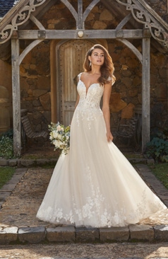 Ein wunderschönes A- Linien Brautkleid aus Tüll und Glitzertüll.