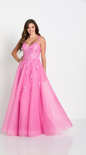 51504 Einfach bezaubernd! Dieses wunderschöne Abendkleid fällt durch seine zahlreichen Details auf