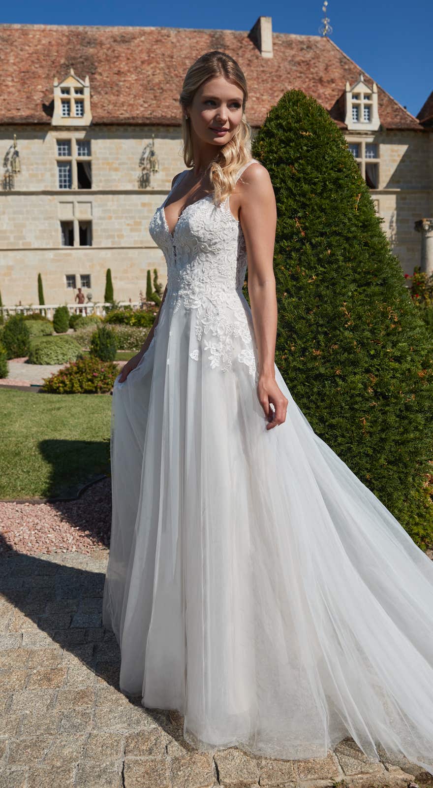 51932 A-Linien Brautkleid: Pure Eleganz trifft auf verführerischen Charme
