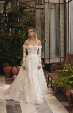 52043 Tauche ein in die anspruchsvolle Romantik und den coolen Chic unseres Brautensembles.