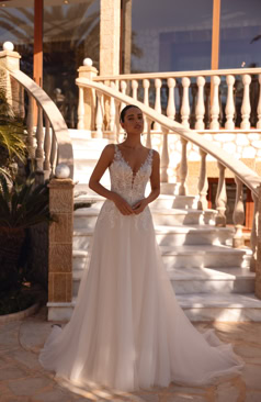 52248 - Romantisches A-Linien-Brautkleid mit tiefem Ausschnitt
