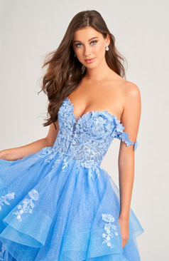 Prinzessinnen-Abendkleid FM52311 in Hellblau mit Glitzertüll und floraler Spitze – erhältlich bei FM Braut- und Abendmode in Sandkrug bei Oldenburg.