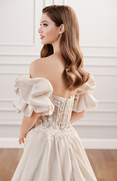 51686 Glamouröses Fit and Flare Brautkleid 