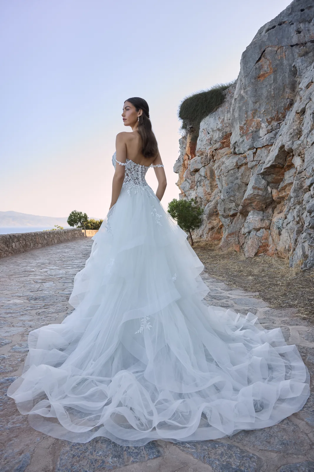 Prinzessinnenkleid mit Lagenrock und Spitze – A-Linie & Prinzessin Brautkleid bei FM Braut- und Abendmode in Sandkrug bei Oldenburg