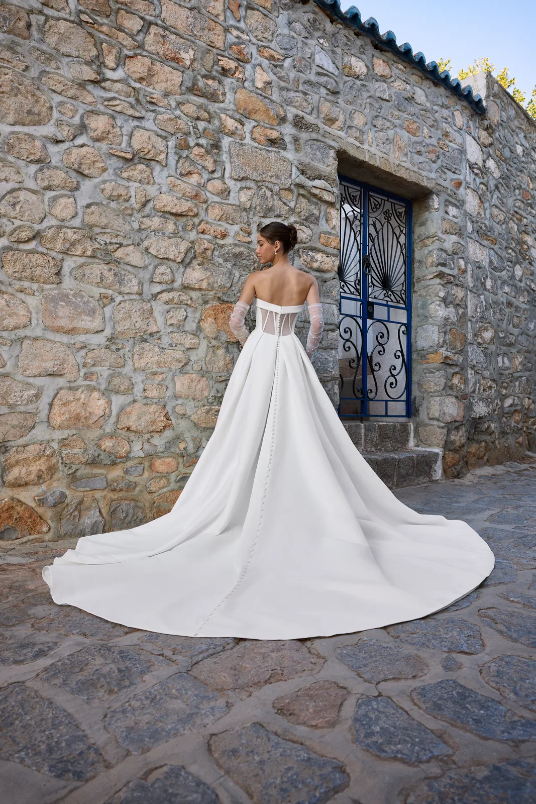 A Linie mit Korsett Back und Knopfleiste – A-Linie & Prinzessin Brautkleid bei FM Braut- und Abendmode in Sandkrug bei Oldenburg