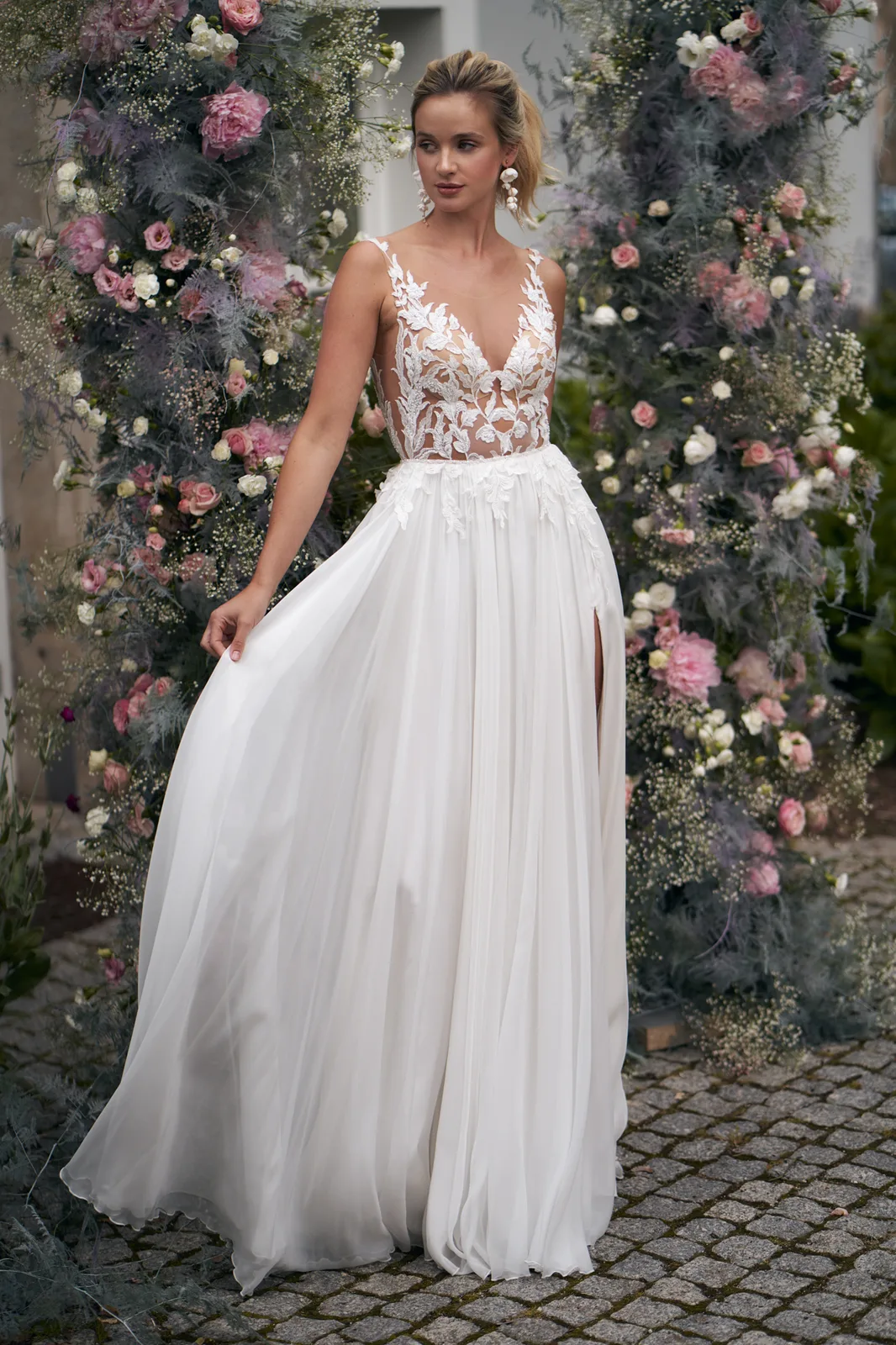 Boho-Vintage-Brautkleid — romantisches Tüllkleid mit Spitze und V-Ausschnitt