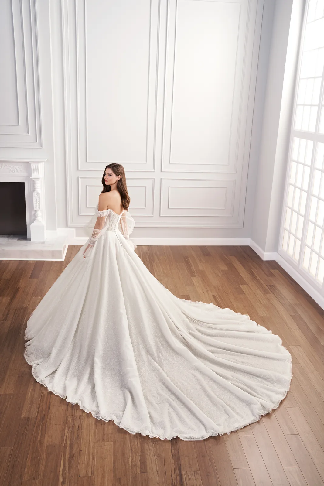 Prinzessinnenkleid mit Glitzertüll und Off Shoulder – Couture Brautkleid bei FM Braut- und Abendmode in Sandkrug bei Oldenburg