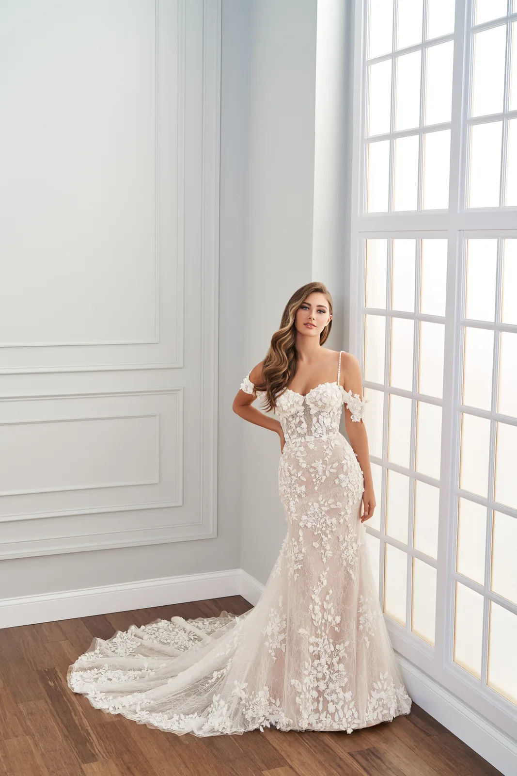 Mermaid mit 3d Spitze und Abnehmbaren Trägern – Fit & Flare Brautkleid bei FM Braut- und Abendmode in Sandkrug bei Oldenburg